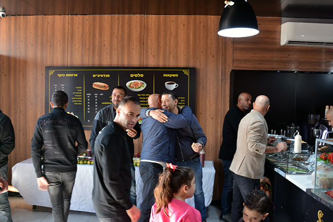 افتتاح مطعم *Sandoshino* في جلجولية بإدارة أبناء المرحوم ابو ايوب جابر